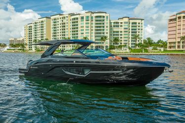 35' Cruisers Yachts 2022 Yacht For Sale